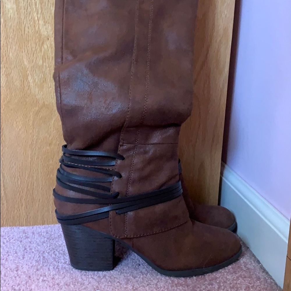 Fergie heeled boots